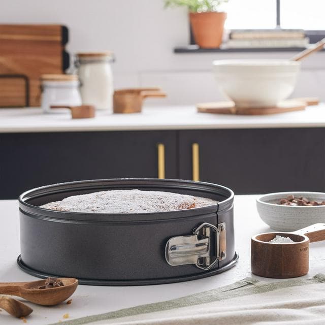 Habitat 23cm Non Stick Round Spring Form Cake Tin - gallery image 2