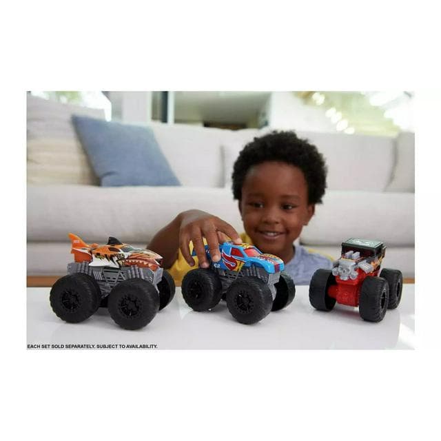 Hot Wheels Monster Trucks Roarin' Wreckers Assortment - gallery image 2