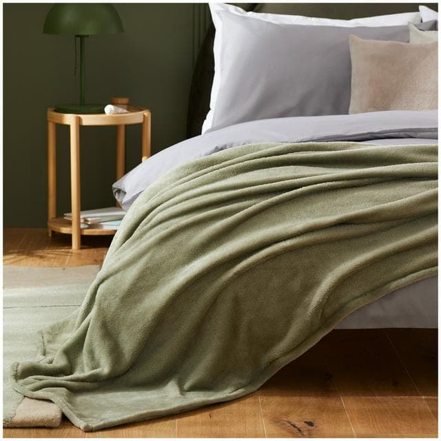 Sainsburys's Home Sage Fleece throw 125x150 - gallery image 3