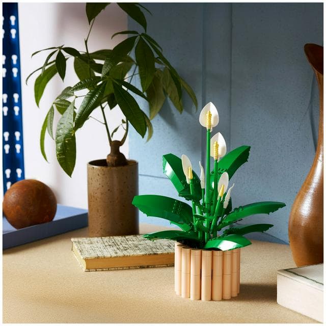 LEGO Botanicals Peace Lily Flower Decor Set 11504 - gallery image 3