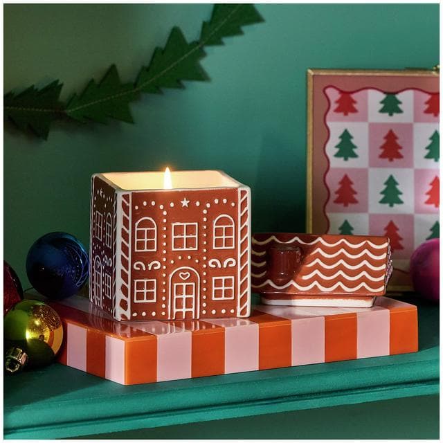 Sainsbury's Home The Night Before Christmas Gingerbread House Candle - gallery image 1