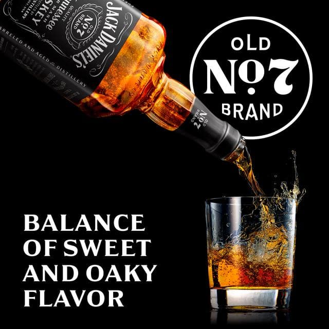 Jack Daniel's Tennessee Whiskey 70cl - gallery image 2