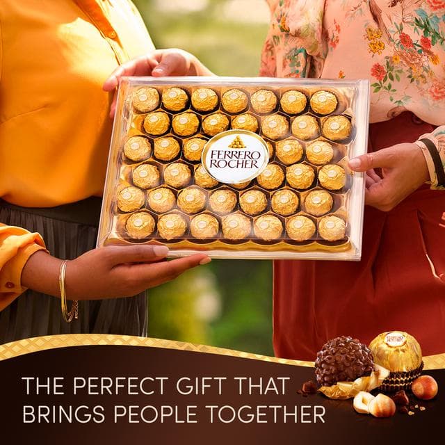 Ferrero Rocher Milk Chocolate & Hazelnut Pralines Gift Box 16 Pieces 200g - gallery image 4