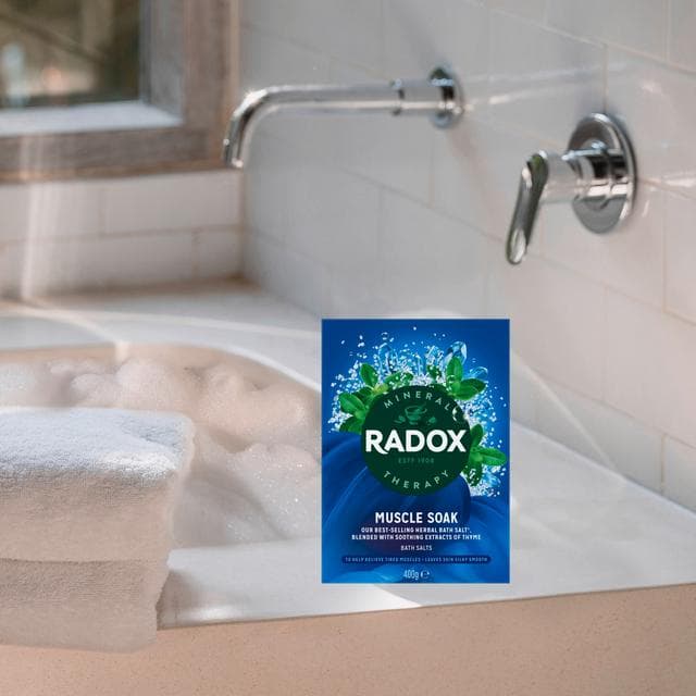 Radox Mineral Therapy Bath Salts Muscle Soak 400g - gallery image 2