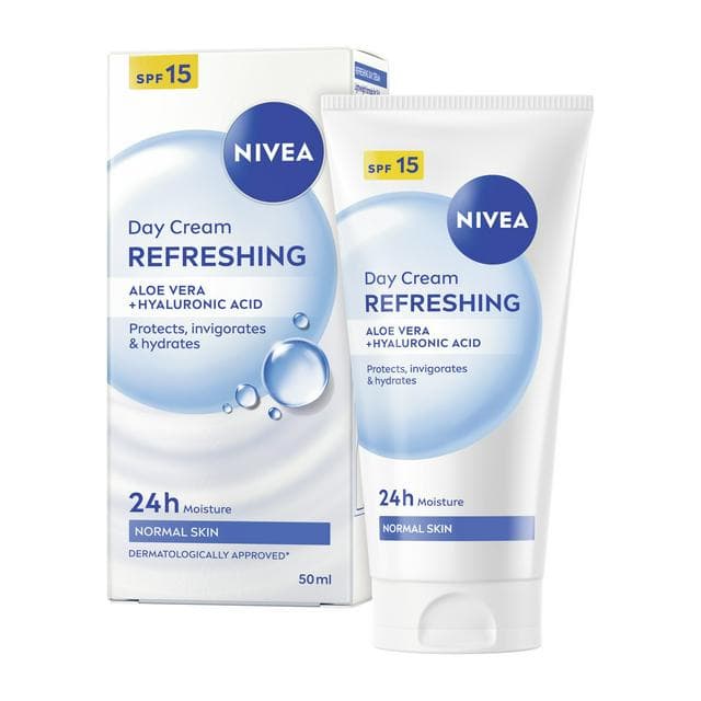 Nivea Refreshing Day Cream Moisturiser SPF15 for Normal Skin 50ml - gallery image 1