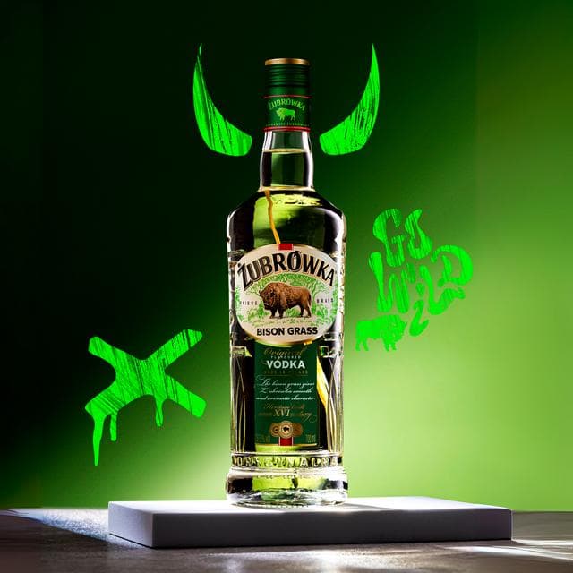 Zubrowka Bison Grass Polish Vodka 70cl - gallery image 4