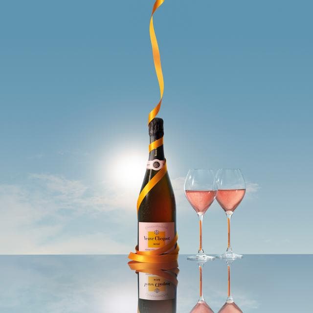 Veuve Clicquot Brut Rosé Champagne 75cl - gallery image 2