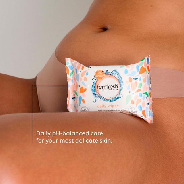 Femfresh Intimate Wipes, Pocket Size x10 - gallery image 2
