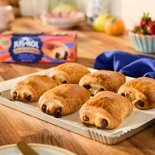 Jus-Rol Pain Au Chocolat Dough x6 275g - gallery image 2