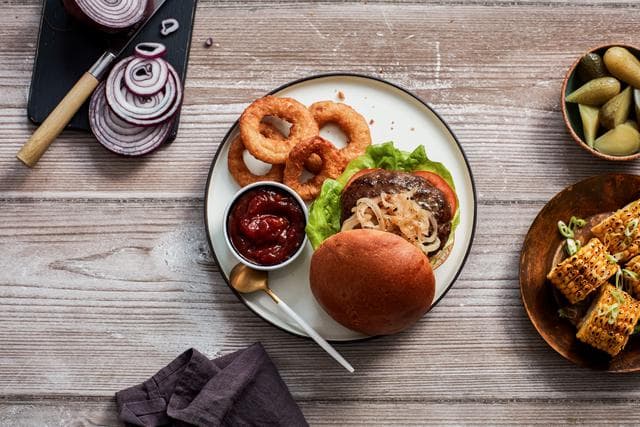 Sainsbury's 2 Beef Steak & Caramelised Onion Burgers, Taste the Difference 340g - gallery image 3