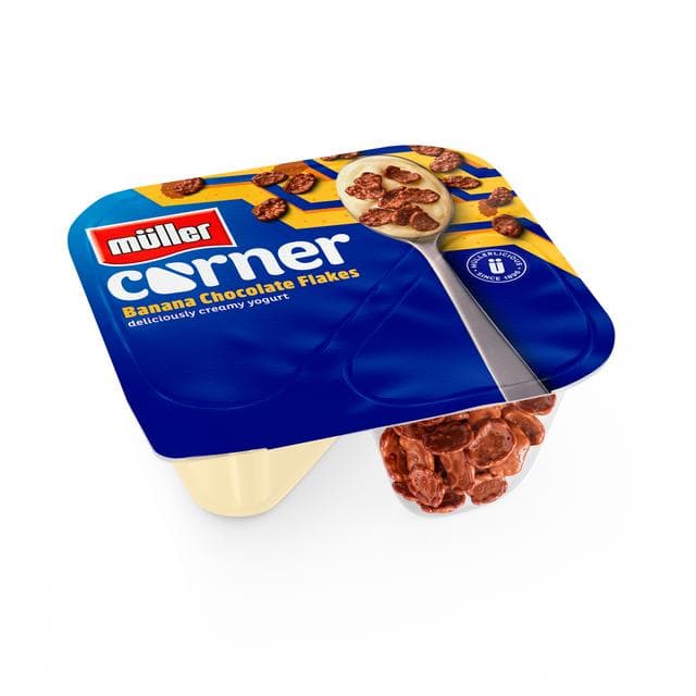 Muller Corner Banana Yogurt with Chocolate Flakes 124g - gallery image 2
