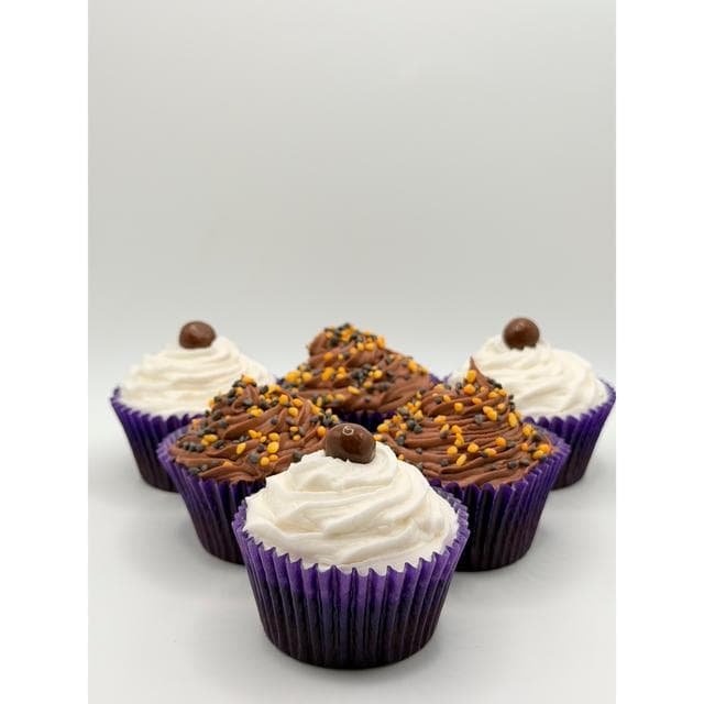 Emma's Country Cakes Classic Choice Cupcakes x6 - gallery image 3