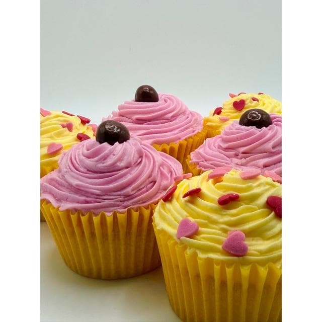 Emma's Country Cakes Classic Choice Cupcakes x6 - gallery image 4