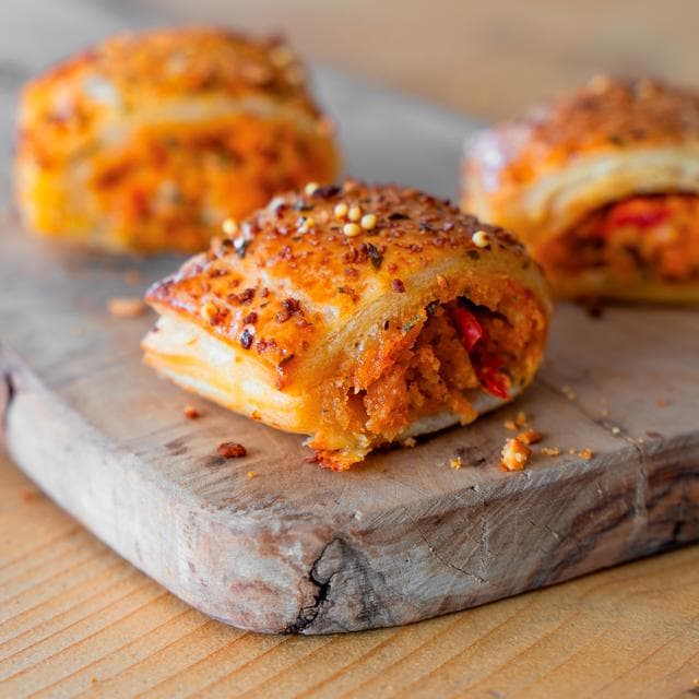 Higgidy Greek Feta & Chargrilled Red Pepper Rolls 160g - gallery image 2