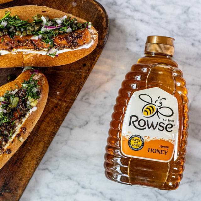 Rowse Original Squeezy Honey 680g - gallery image 3