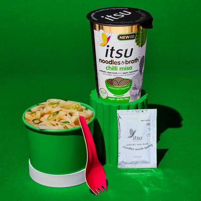 itsu Chilli Miso Rice Noodle Pot 63g - gallery image 3