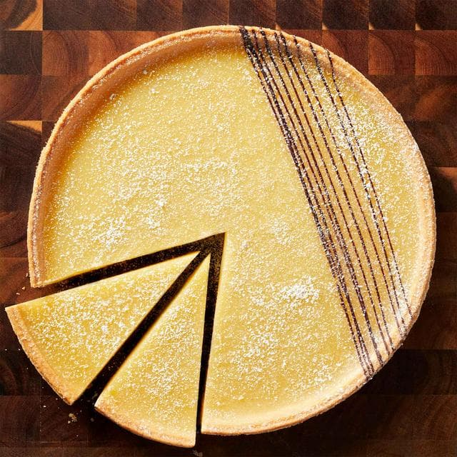 Sainsbury's Sicilian Lemon Tart, Taste the Difference 900g - gallery image 2