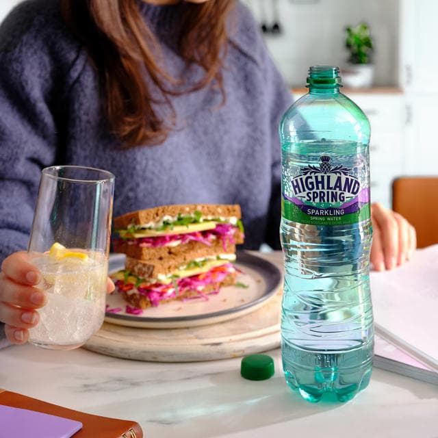 Highland Spring Sparkling Spring Water 8x500ml - gallery image 3
