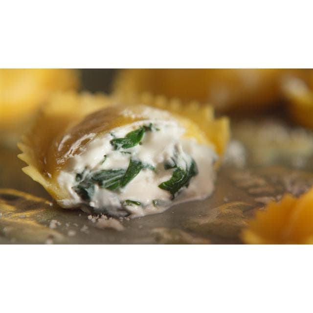 La Famiglia Rana Spinach & Ricotta Fresh Tortelloni 250g - gallery image 2