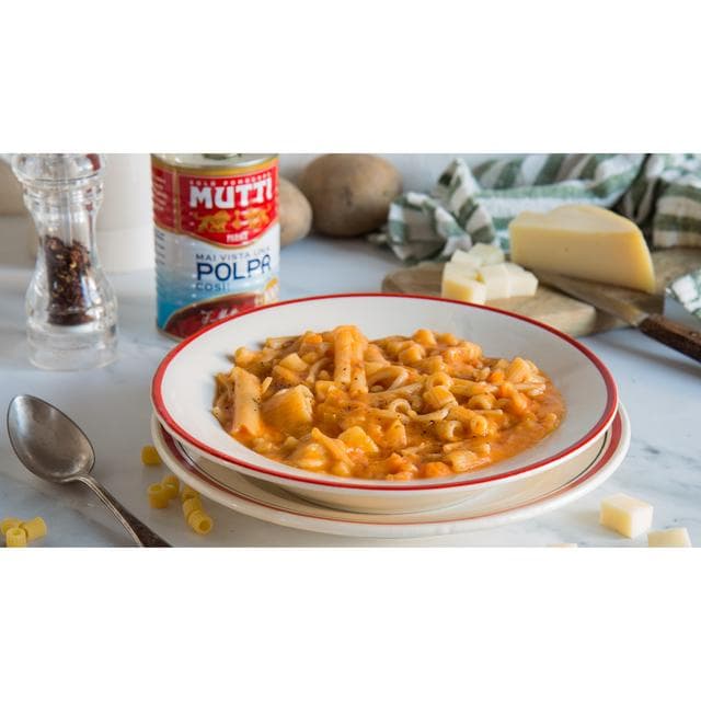 Mutti Finely Chopped Tomatoes 400g - gallery image 3