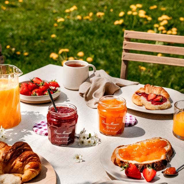 Bonne Maman Intense Strawberry Conserve 335g - gallery image 2