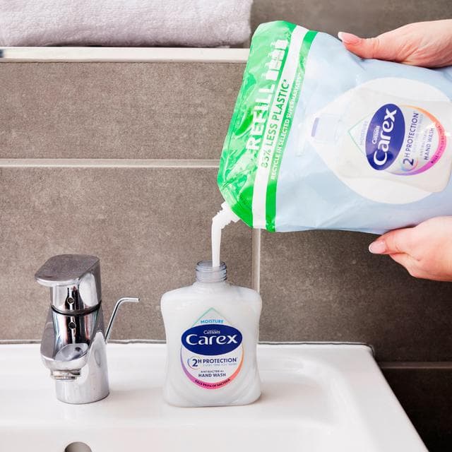 Carex 1L Moisture Antibacterial Hand Wash Refill Pack - gallery image 2