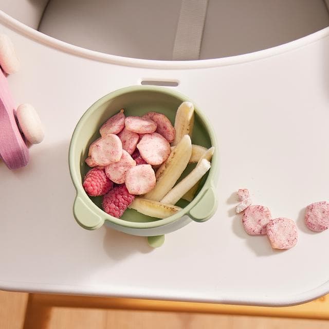 Kiddylicious Raspbery & Beetroot Melty Buttons Baby Snacks 5x6g - gallery image 4