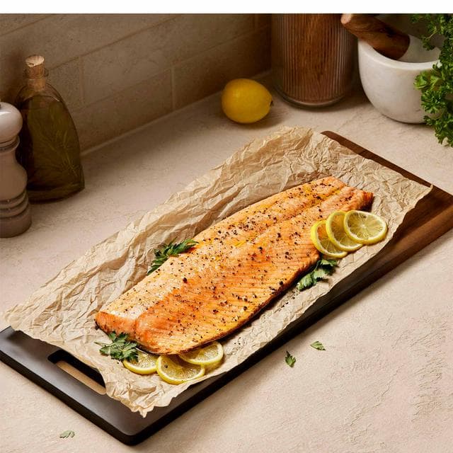 Sainsbury's Boneless Plain Side of Salmon 1kg - gallery image 1