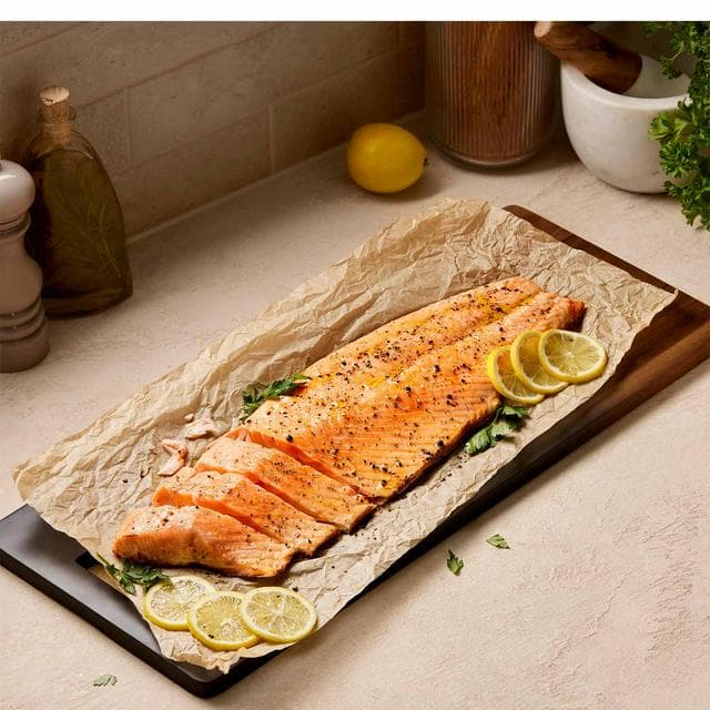 Sainsbury's Boneless Plain Side of Salmon 1kg - gallery image 2