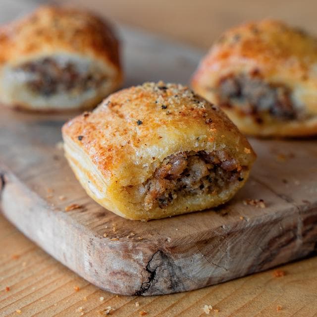 Higgidy Great British Pork & Onion Sausage Rolls 160g - gallery image 2