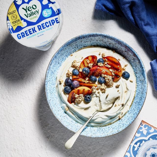 Yeo Valley Greek Recipe 5% Strain Natural Yogurt 450g - gallery image 3