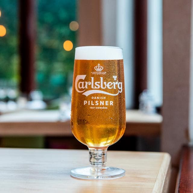 Carlsberg Lager Beer 4x568ml - gallery image 5