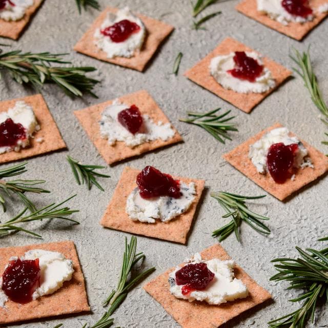Peter's Yard Rosemary & Sea Salt Sourdough Crackers 90g - gallery image 4