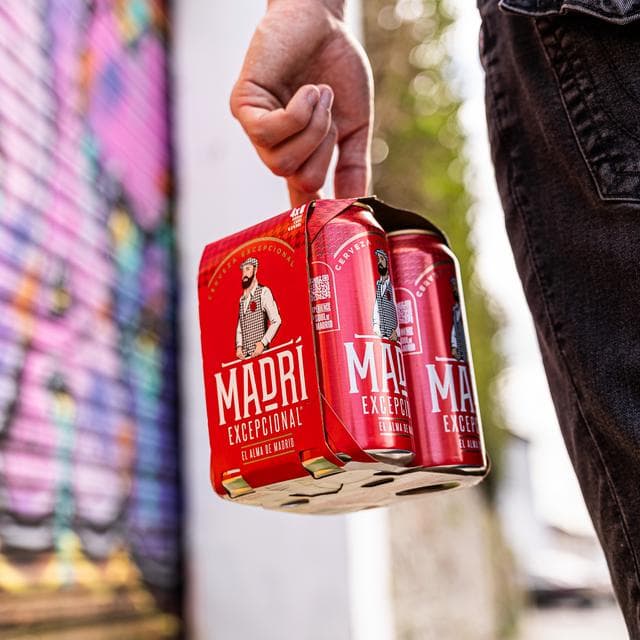 Madri Excepcional Premium Lager Beer Can 4x440ml - gallery image 4