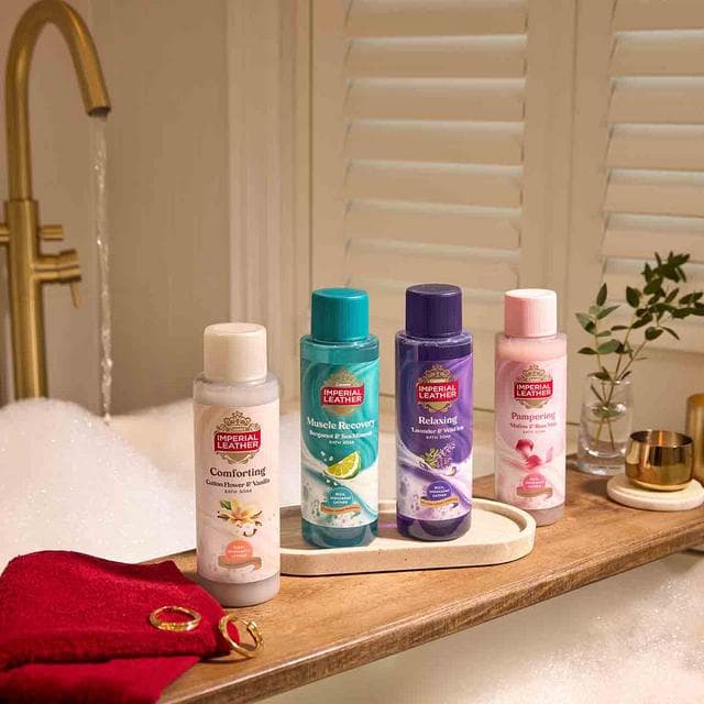 Imperial Leather Pampering Bath Soak Mallow & Rose Milk 500ml - gallery image 4