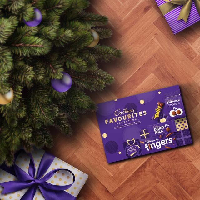 Cadbury 351g Chocolate Favourites Christmas Selection Box - gallery image 3