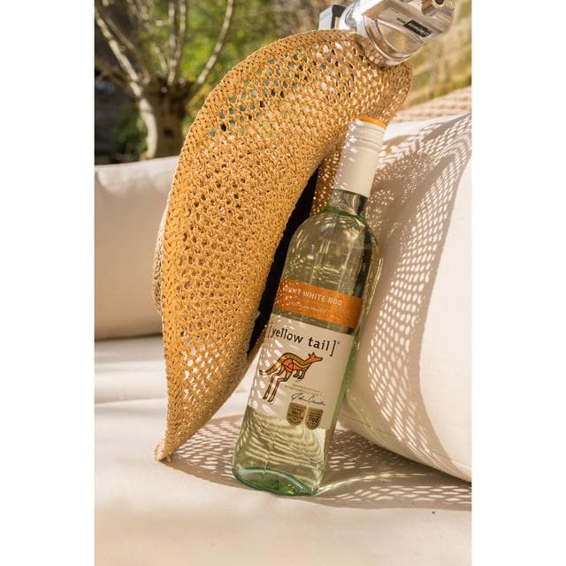 Yellow Tail Jammy White Roo Wine 75cl - gallery image 2