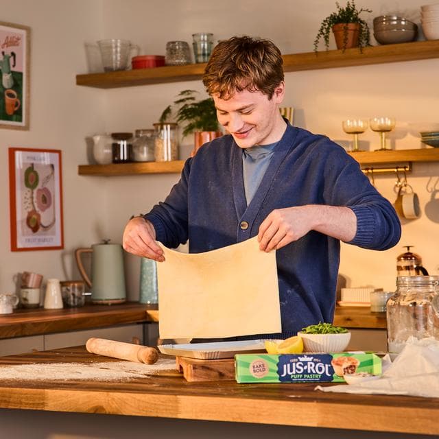 Jus-Rol Ready Rolled Puff Pastry Sheets 2x320g - gallery image 3