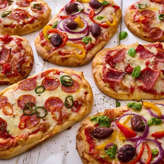 Warburtons Gluten Free White Soft Pittas x4 - gallery image 3
