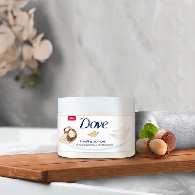 Dove Body Scrub Crushed Macadamia & Rice Milk 225ml - gallery image 3