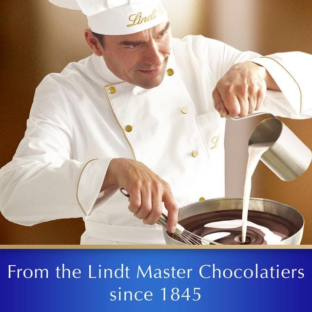 Lindt Classic Recipe Milk Chocolate Bar 100g - gallery image 4