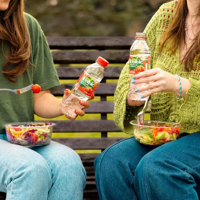 Volvic Touch of Fruit Sugar Free Strawberry Flavoured Water 6x500ml - gallery image 3