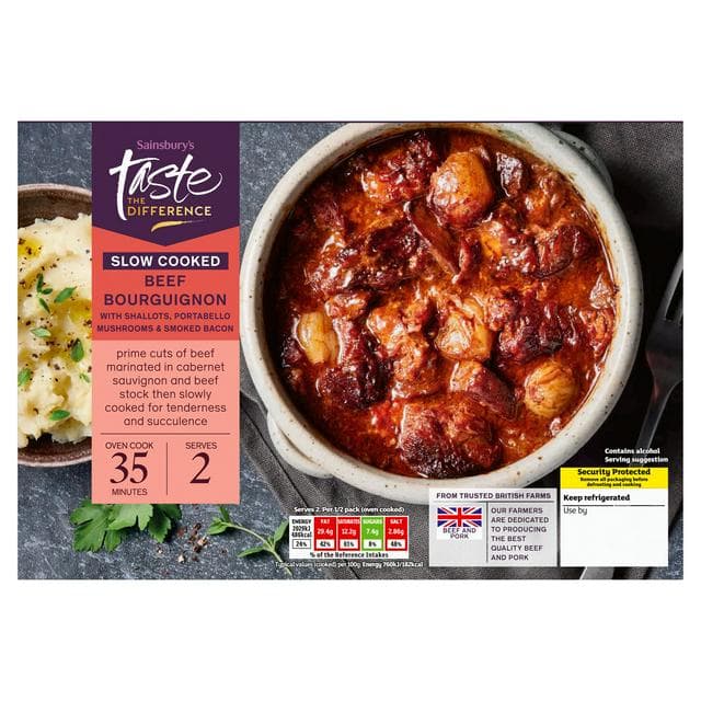 Sainsbury's Slow Cooked British Beef Bourguignon, Taste the Difference 545g (Serves 2) - gallery image 1