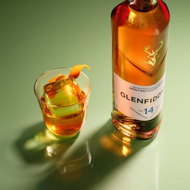 Glenfiddich 14 Year Old Bourbon Barrel Reserve Single Malt Scotch Whisky 70cl - gallery image 2