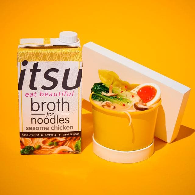 itsu 1L Sesame Chicken Broth for Noodles (Serves 4) - gallery image 4