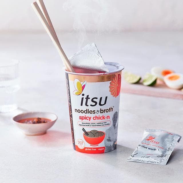 itsu 64g Spicy Chicken Instant Noodles & Broth Pot - gallery image 3