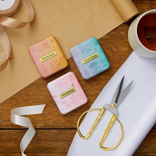 Twinings Pocket Tin Gift with 4 Tea Bags (1 Tin, Colour May Vary) - gallery image 4