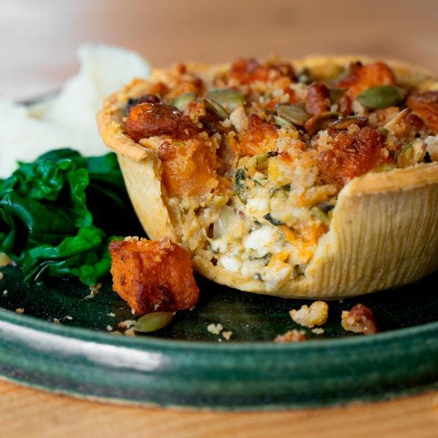 Higgidy Roasted Sweet Potato, Spinach & Feta Pie 200g - gallery image 2
