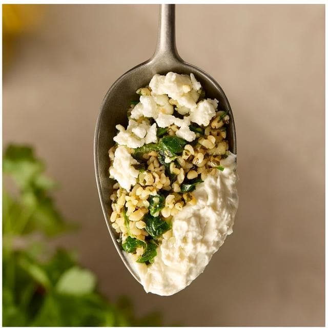 Sainsbury's Greek Inspired Whipped Feta Salad, Taste the Difference 800g - gallery image 2