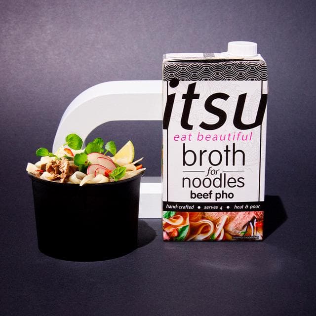 itsu 1L Beef Pho Broth for Noodles (Serves 4) - gallery image 4